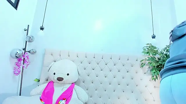 Victoria Coleman online show from 12-05-25, 08:16