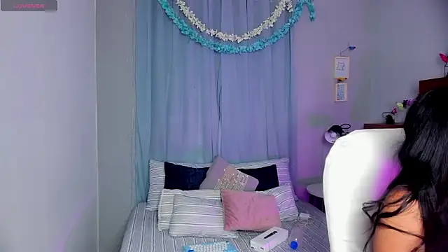 Snapshot of Chloe_fischer_ chatting on 07-08-26, 04:22 Chloe fischer online show from 07-08-26, 04:22