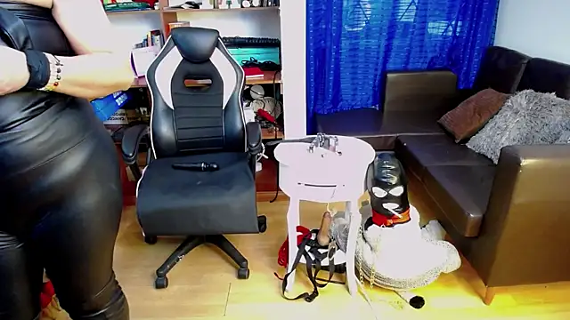 LiaTaylorr online show from 09-23-25, 12:41