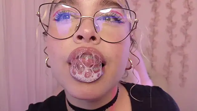 Haelycute online show from 05-29-26, 04:21