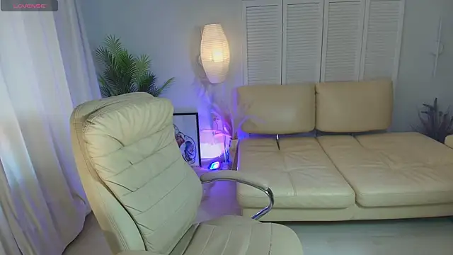 Daniela Kitty  online show from 06-25-26, 08:52