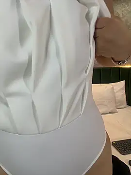 Snapshot of MonicaMoret chatting on 07-02-26, 12:44 MonicaMoret online show from 07-02-26, 12:44