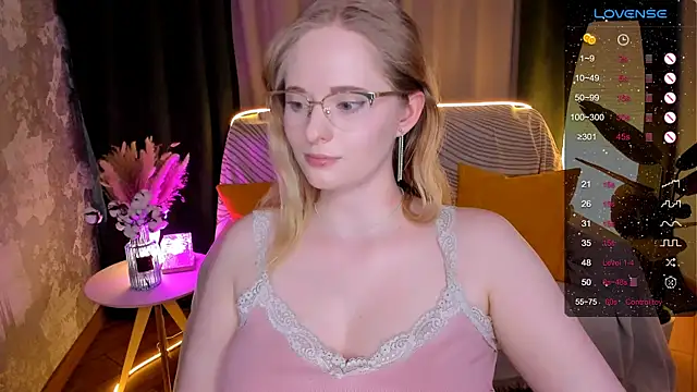 Aemilia  online show from 02-15-26, 07:51