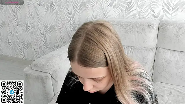 Snapshot of Alice_Halle chatting on 06-09-26, 10:16 Alice Halle online show from 06-09-26, 10:16