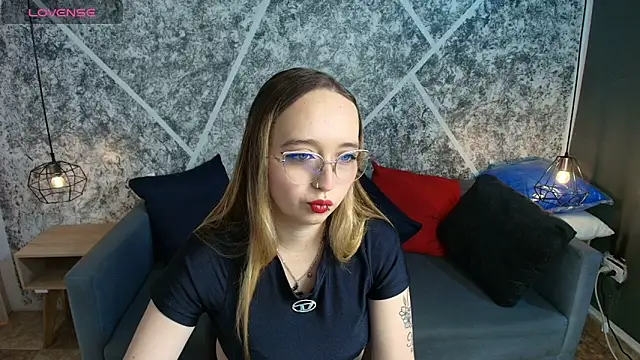 Liaroberts1 online show from 06-04-26, 02:01