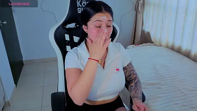 Snapshot of Victoryyy_ chatting on 05-22-26, 06:35 Victoryyy online show from 05-22-26, 06:35