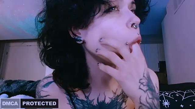 NaughtyLittleFox online show from 04-22-26, 08:06