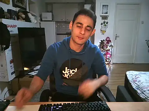 Snapshot of mihaimichael chatting on 12-17-25, 05:08 mihaimichael online show from 12-17-25, 05:08