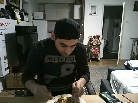 Snapshot of mihaimichael chatting on 01-05-26, 05:27 mihaimichael online show from 01-05-26, 05:27