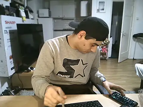 Snapshot of mihaimichael chatting on 01-18-26, 05:17 mihaimichael online show from 01-18-26, 05:17