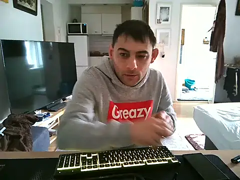 Snapshot of mihaimichael chatting on 03-25-26, 12:00 mihaimichael online show from 03-25-26, 12:00