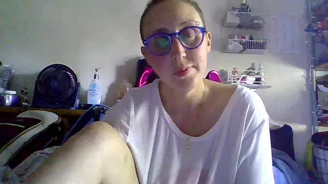 Snapshot of AstridFalk23 chatting on 10-06-25, 05:43 AstridFalk23 online show from 10-06-25, 05:43