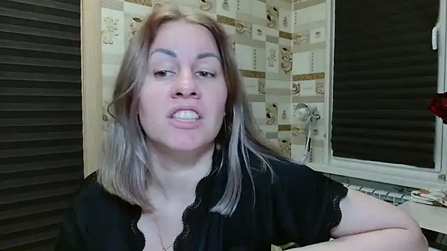 TherestlessKitty online show from 06-04-26, 10:16