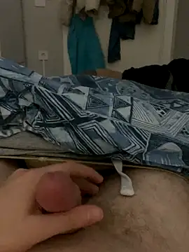 Snapshot of Erenn34 chatting on 11-10-25, 11:04 Erenn34 online show from 11-10-25, 11:04