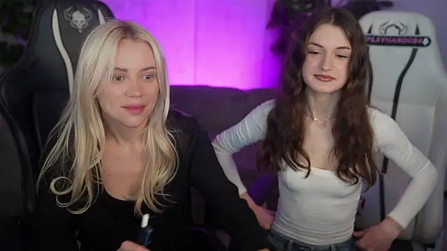 Snapshot of Britney054 chatting on 02-21-26, 04:19 Britney054 online show from 02-21-26, 04:19