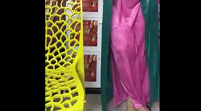 Snapshot of Moody_Girl2 chatting on 12-27-24, 08:13 Moody Girl2 online show from 12-27-24, 08:13