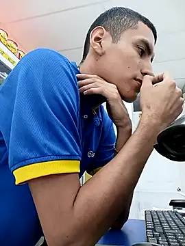 Snapshot of Rogersmit2 chatting on 04-05-26, 05:43 Rogersmit2 online show from 04-05-26, 05:43