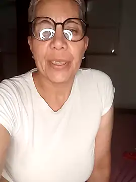 Snapshot of luz_bella chatting on 12-14-24, 02:34 luz bella online show from 12-14-24, 02:34