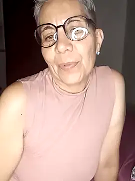 Snapshot of luz_bella chatting on 12-27-24, 02:47 luz bella online show from 12-27-24, 02:47