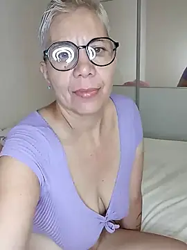 Snapshot of luz_bella chatting on 12-31-24, 02:40 luz bella online show from 12-31-24, 02:40