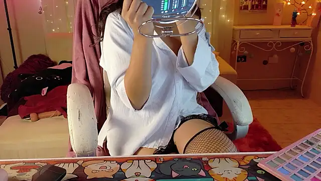 AllisonCatUwU online show from 04-11-26, 03:38