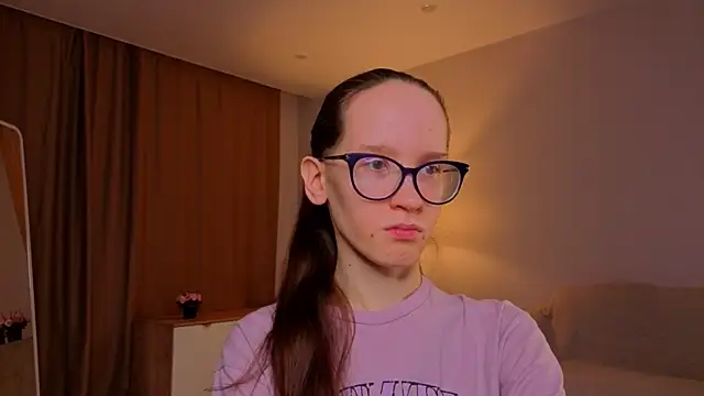 Snapshot of BettyBrowni chatting on 03-31-26, 04:07 BettyBrowni online show from 03-31-26, 04:07