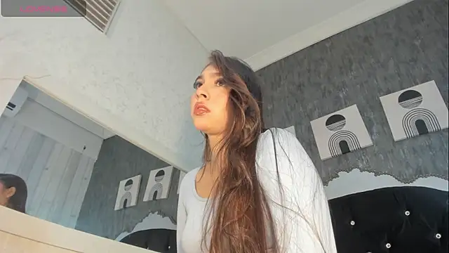 Paola  23 online show from 05-27-26, 01:30