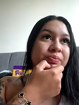 Snapshot of Pretty_Isadora chatting on 12-17-25, 09:32 Pretty Isadora online show from 12-17-25, 09:32