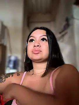 Snapshot of Pretty_Isadora chatting on 01-11-26, 04:23 Pretty Isadora online show from 01-11-26, 04:23