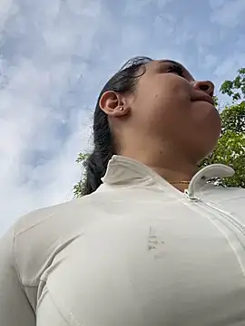 Snapshot of Pretty_Isadora chatting on 02-05-26, 02:11 Pretty Isadora online show from 02-05-26, 02:11