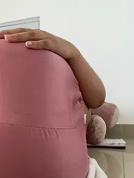 Snapshot of Pretty_Isadora chatting on 02-06-26, 04:43 Pretty Isadora online show from 02-06-26, 04:43