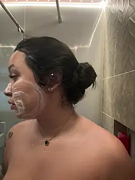 Snapshot of Pretty_Isadora chatting on 02-10-26, 06:23 Pretty Isadora online show from 02-10-26, 06:23