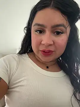 Snapshot of Pretty_Isadora chatting on 02-14-26, 09:00 Pretty Isadora online show from 02-14-26, 09:00