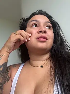 Snapshot of Pretty_Isadora chatting on 04-05-26, 09:01 Pretty Isadora online show from 04-05-26, 09:01