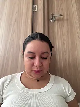 Snapshot of Pretty_Isadora chatting on 04-09-26, 07:08 Pretty Isadora online show from 04-09-26, 07:08