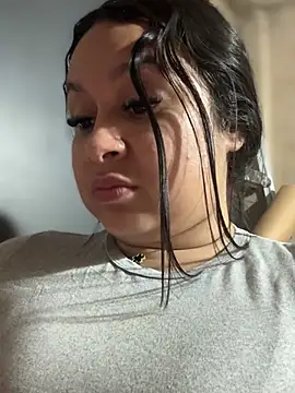 Snapshot of Pretty_Isadora chatting on 04-15-26, 09:48 Pretty Isadora online show from 04-15-26, 09:48