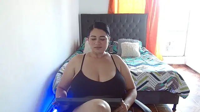 Kerly Lopez online show from 05-28-26, 01:08