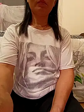 Snapshot of Asian_girl13 chatting on 04-08-26, 11:27 Asian girl13 online show from 04-08-26, 11:27