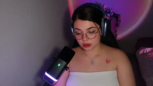 helengilmor online show from 04-22-26, 04:41