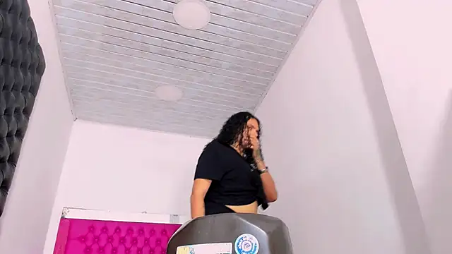 Snapshot of aleja_mistress_ chatting on 11-29-25, 07:50 aleja mistress online show from 11-29-25, 07:50