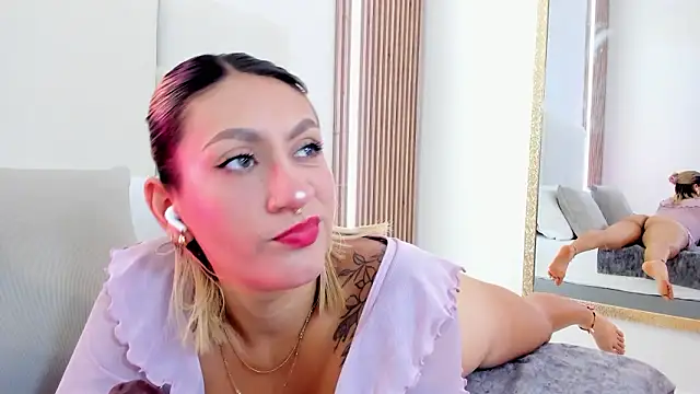 Emily robertss online show from 03-28-26, 07:24