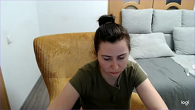 Snapshot of VioletaFlower7 chatting on 04-15-26, 07:58 VioletaFlower7 online show from 04-15-26, 07:58