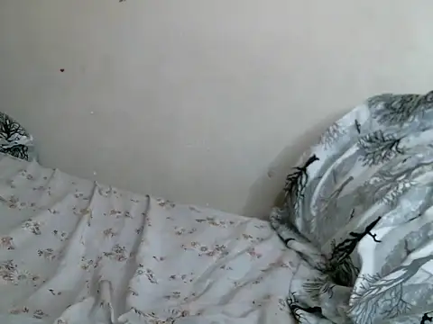 Snapshot of petite_12 chatting on 09-19-25, 10:05 petite 12 online show from 09-19-25, 10:05