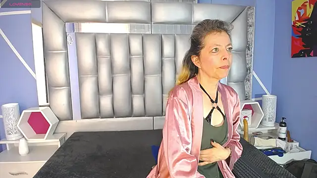 sophia ny online show from 09-11-25, 01:44