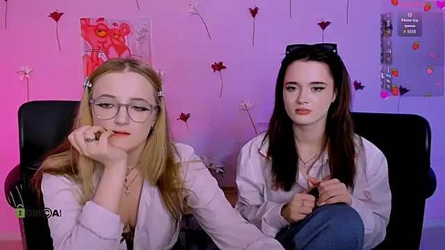 Snapshot of liana_kisses chatting on 03-28-26, 11:04 liana kisses online show from 03-28-26, 11:04