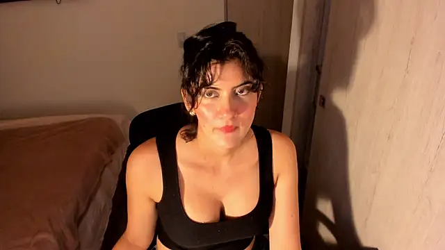 Snapshot of misstoya chatting on 07-20-26, 01:20 misstoya online show from 07-20-26, 01:20