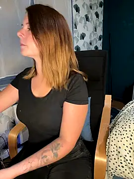 Nina blain online show from 09-11-25, 07:08