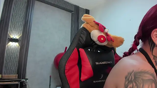 selene red  online show from 04-06-26, 04:46