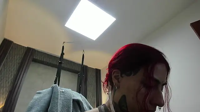 Snapshot of selene_red_ chatting on 04-26-26, 01:47 selene red online show from 04-26-26, 01:47