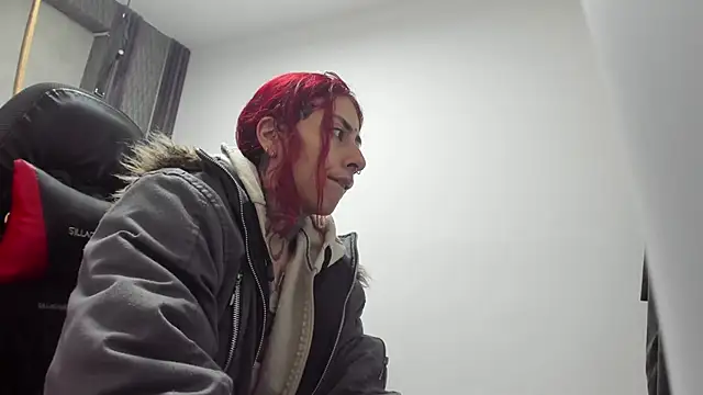 Snapshot of selene_red_ chatting on 06-04-26, 01:11 selene red online show from 06-04-26, 01:11